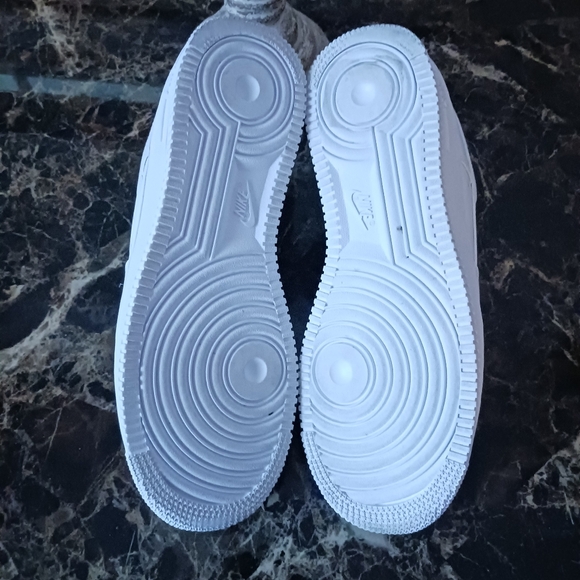 Nike Air Force 1 07 Streetwear/Lifestyle Shoes Size 7.5 Men/9 Women - Picture 8 of 11